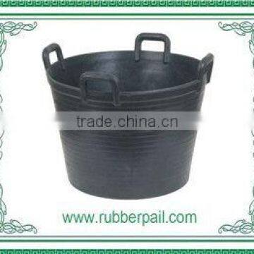 cheap but convenient rubber horse feeding bucket