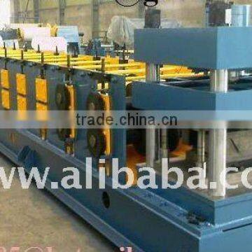 Guard rail roll forming machine
