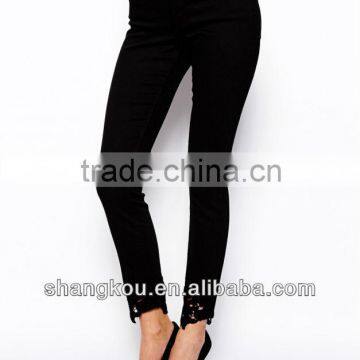 Women fashion low rise wasit skinny jeans in black with crochet hem