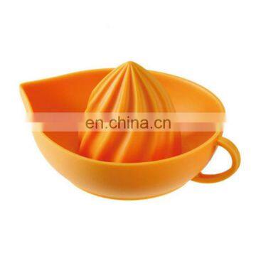 Manual DIY silicone lemon squeezer  and orange juicer for kitchen gadgets with easy cleaning feature