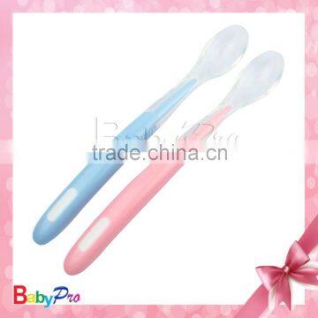 hot new product for 2015 different color to choose baby item baby silicone spoon baby feeding spoon