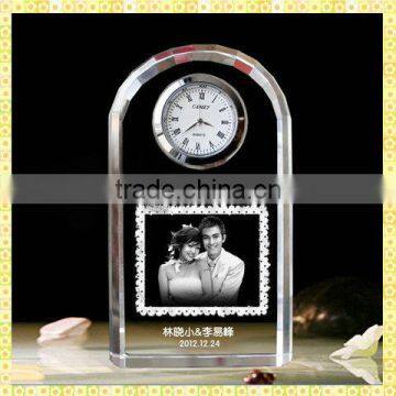 Handmade Unique Exquisite Etched Laser Wedding Photo Crystal Clocks For New Year Business Gifts Souvenirs