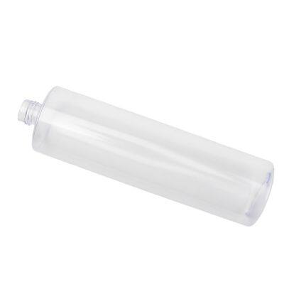 Granulados compuestos de botellas de cosméticos de PVC soplados. Partículas de material PVC