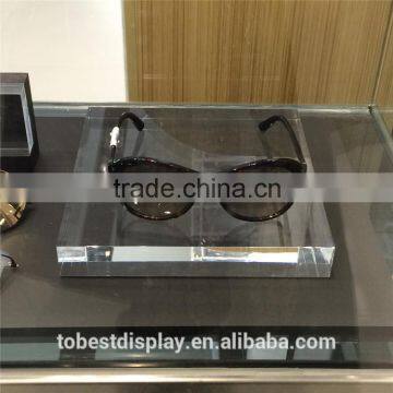 Eyewear display tray, eyewear holder, eyewear display block