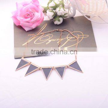 <<<2016 New Design Fashion Women European Style Gold Plated Chain Black Triangle Pendant Necklace Jewelry/