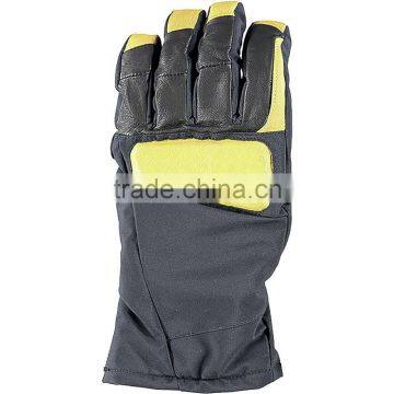 Relaxed fit ski glove