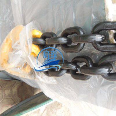 Black G80 lifting chains allow steel