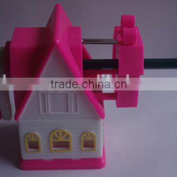 House Shaped Stylish Hand Crank Pencil Sharpener