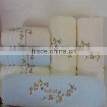 2013 cheap 100% cotton solid color embroidery bath towel wholesale