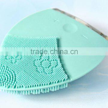 Women use sonic brush face cleaning cream brush face lift