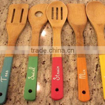 2017 hot selling bamboo kitchen utensil set with colorful handle