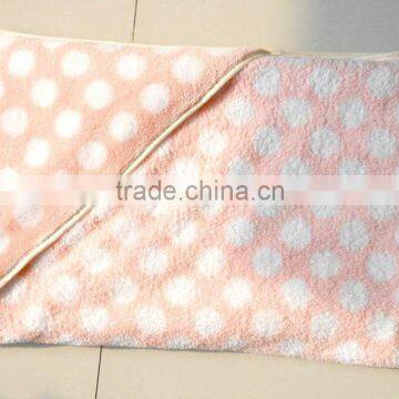 2015 China Supplier Plain Color Dot Microfiber Baby Hooded Towel photo-2