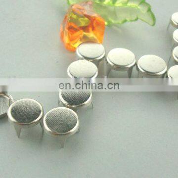 metal round stud with prongs