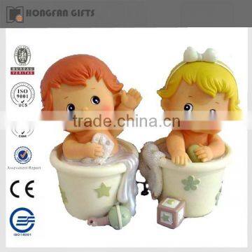 lovely cheap boy and girl resin sculpture