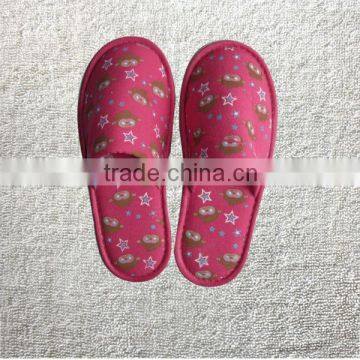 Knitted fabric kids slippers with monkey printing