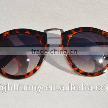 Retro Unisex Helter Skelter Sunglasses With Gold Accents Eyewear Available in Black,White and Tortoise,100% UV Sunglass photo-3