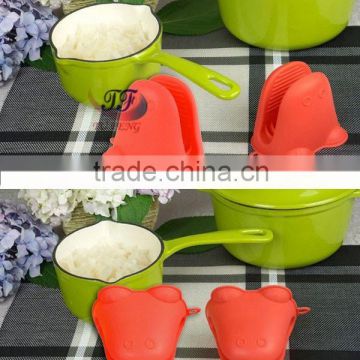 OEM/ODM accepted animal shapes durable heat resistant kitchen silicone glove