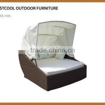 Sunny Round Outdoor Daybed with Sun Cover