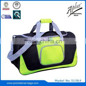 nice good quality hiking plain duffel bag with padded handle