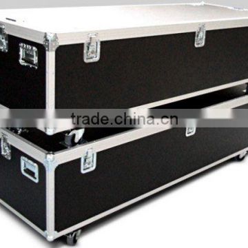 Flight case on wheels with detachable lid