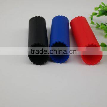 Wholesale Kitchen Tools Silicone Garlic Press Garlic Tube Roller photo-4