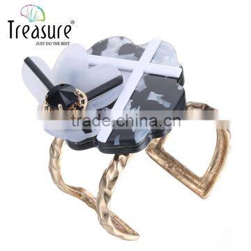 Fashion new design white acrylic crystak accessary gold plating bracelet bangle