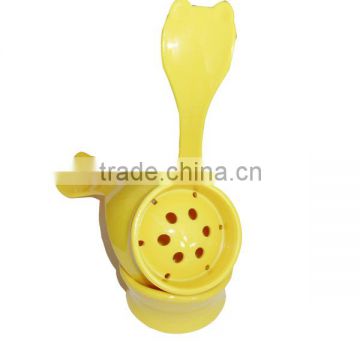 Plastic kitchen gadget spoon with hole