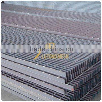 Steel grating for decorative building interior ceiling