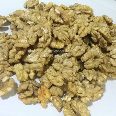 Extra Light Walnuts Kernels      Walnut Meat Manufacturer        Walnut Kernel Pieces Manufacturer