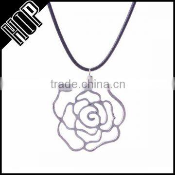 Best selling fashion metal silver plated rose outline pendant