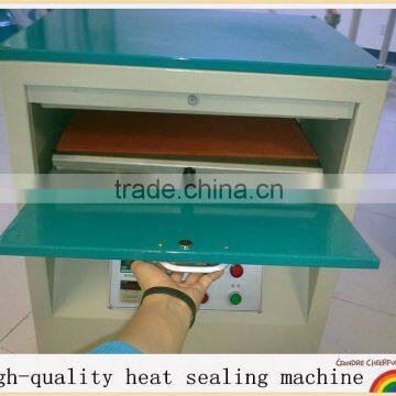 Photo album heat sealing machine