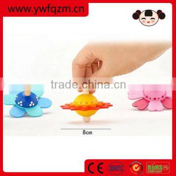 Promotional beautiful flower design wooden spinning top