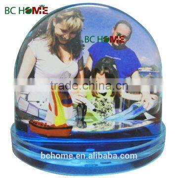 Polyresin tourist snow globe souvenir