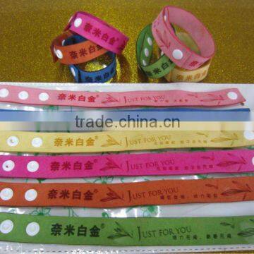 Mosquito repellent bracelet