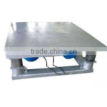 Concrete table/concrete vibrator