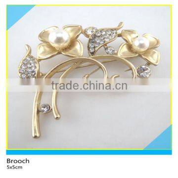 Gold Plated Metal Flower Design Pearl Brooch Strass Rhinestone Brooch 5x5cm