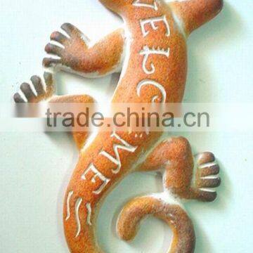 terracotta lizard w/"welcome" sign hanger