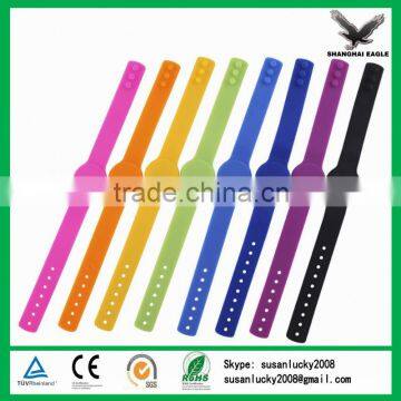 Custom logo adjustable silicone wristband with chip