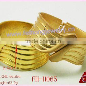 2011fashion gold bangle /imitation jewelry/fasion jewelry