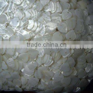 Natural white river shell heart shape cutting