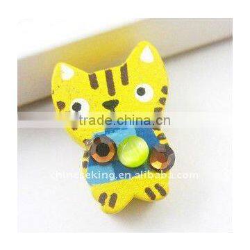 fashion cartoon character wood brooch pin for children's costume