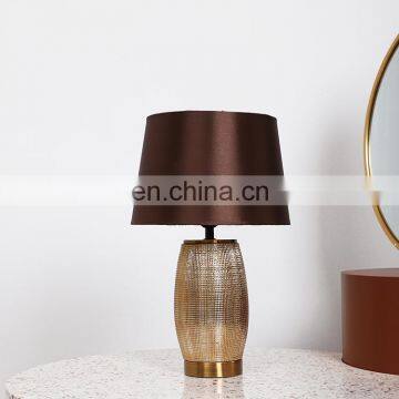 China Factory Direct Sale Home Decor Living Room Porcelain Vintage Gold Table Lamp for Hotel photo-2