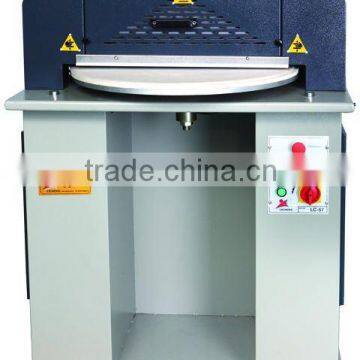 Semi-automatic lining attaching machine