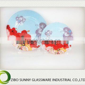 Flowers in full bloom of glass plates