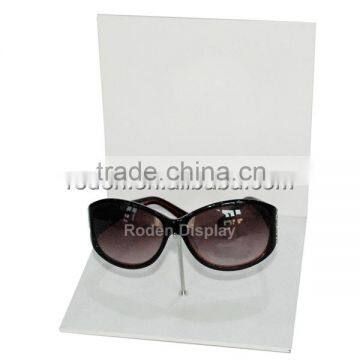 Simple Luxury Acrylic Sunglass Display With Metal Hook Sunglass Stand