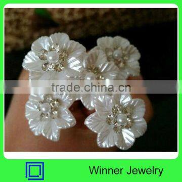 HP228 Beautiful New Arrival Shell White Flower Hair Pin Clip Accessory