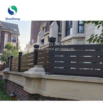 Aluminum horizontal slat fence