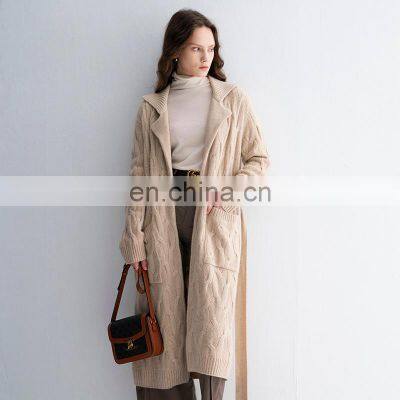 Женский длинный шерстяно-кашемирный кардиган с толстыми воротниками, выполненный в технике вязки на длинных спицах, с поясом photo-2