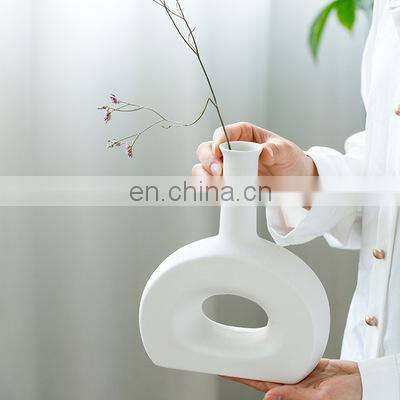 Drop Shipping Modern Decorative Handmade Art Porcelain Matte White Ceramic Pot Irregular Flower Vase Nordic INS Style photo-2