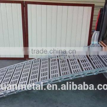 Aluminum wheelchair ramp